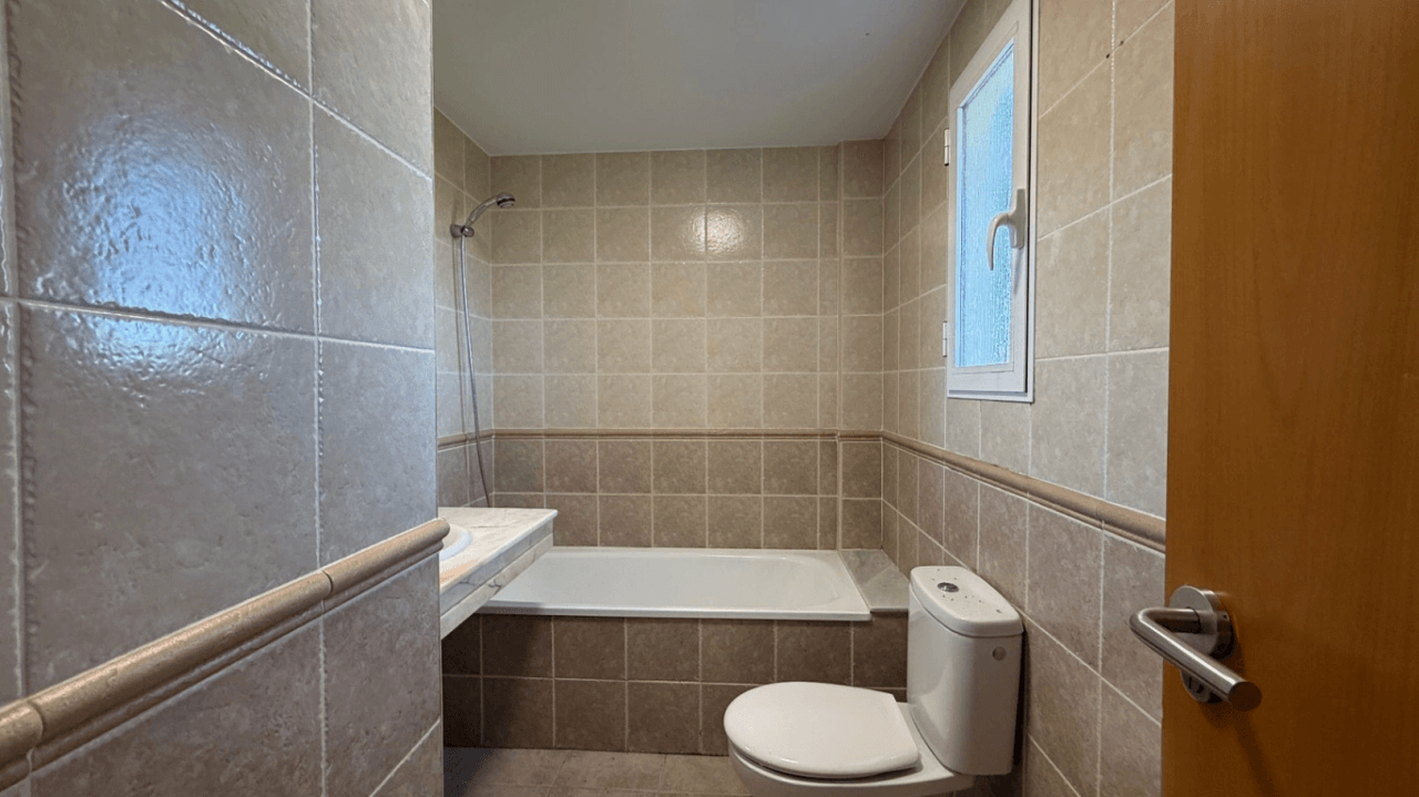 Bungalow entre Gandía y Oliva en venta con 3 habitaciones y jardín en estilo Mediterráneo