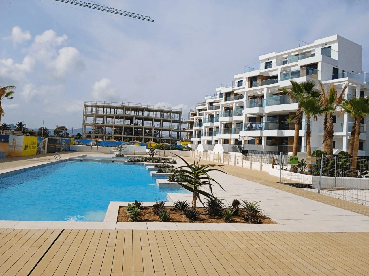 Nueva promoción de viviendas de lujo/apartamentos en primera linea de playa de Denia .
