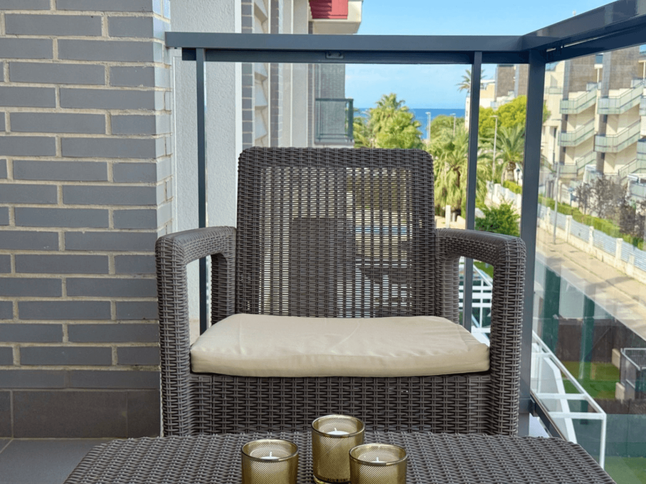 Espectacular apartamento en Denia con vistas abiertas, situado a 120m de la playa y 850m de la ciudad