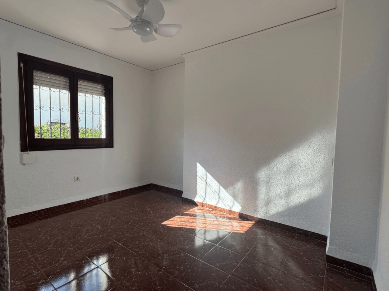 Chalet en venta en Denia, El Montgó: 3 dormitorios + altillo y piscina.