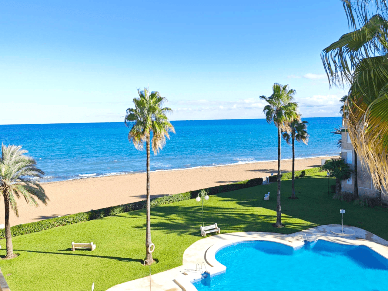 Apartamento 2 dormitorios con vistas al mar en venta en Dénia