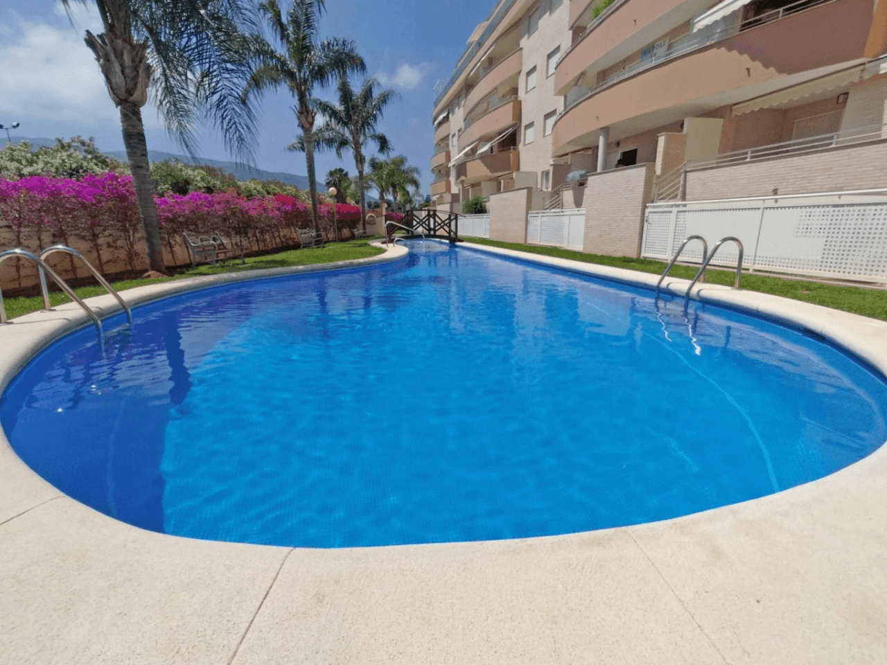Piso en Denia, Las Marinas: 2 dormitorios y piscina comunitaria
