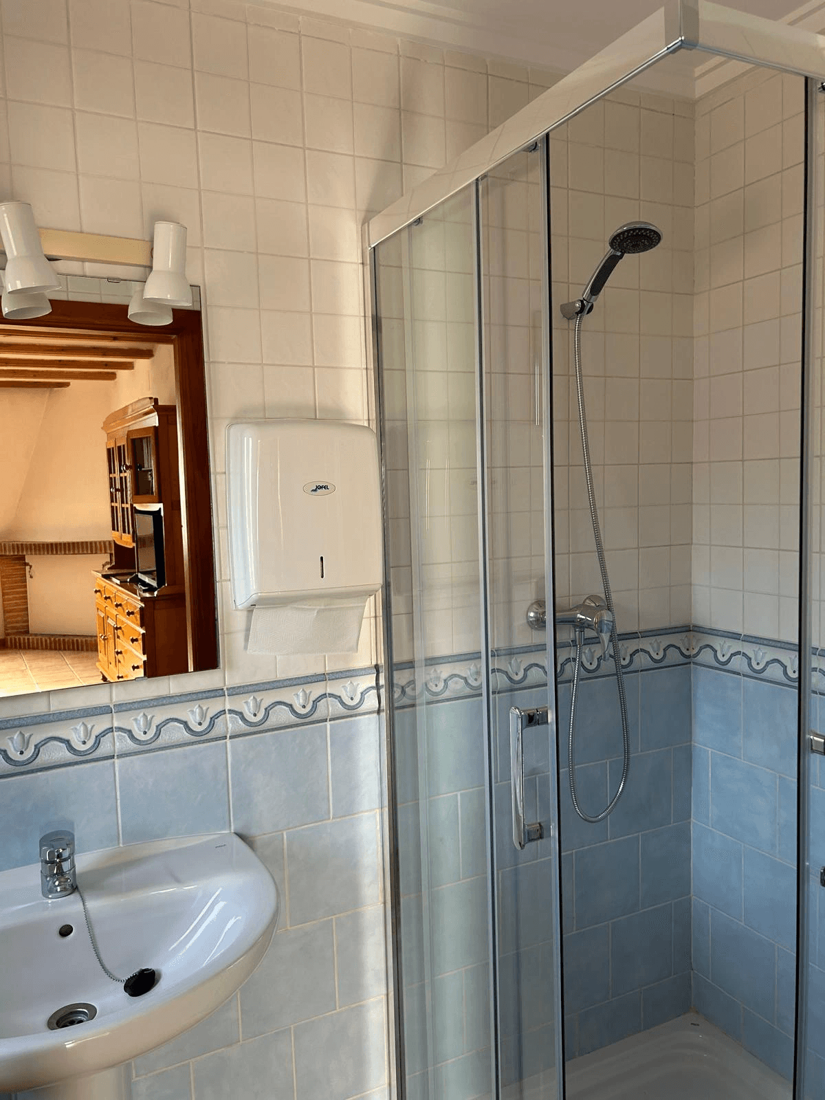 Chalet en venta con 9 dormitorios en La Carroja, Alicante