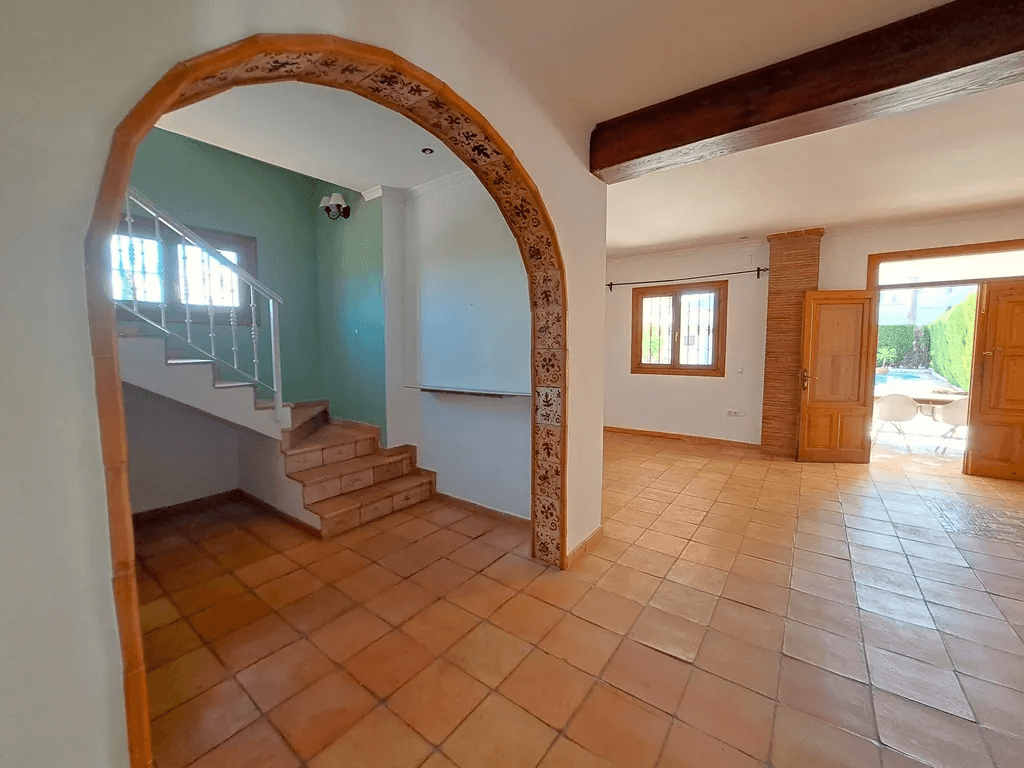 Villa familiar con piscina en venta en Orba
