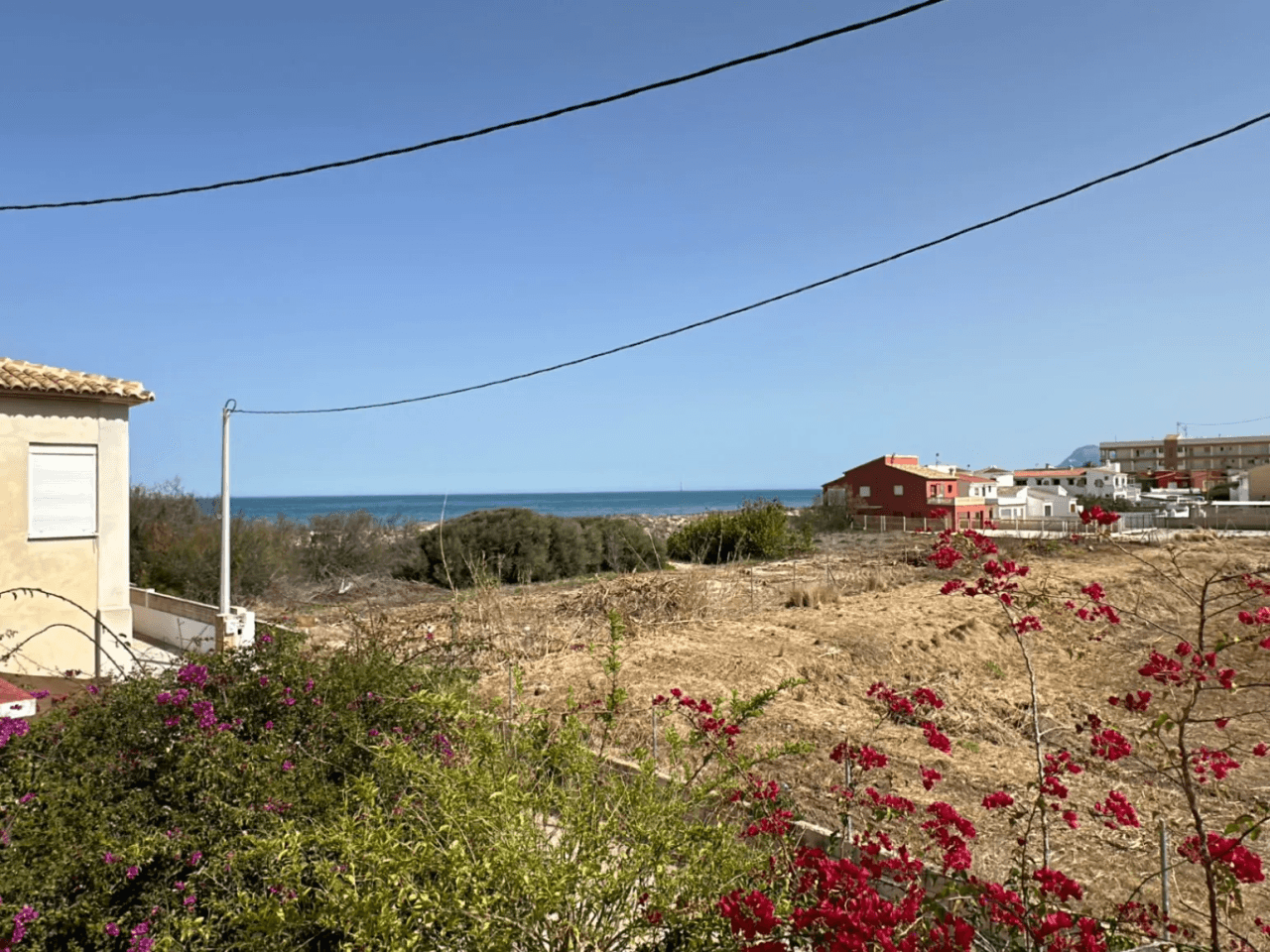 Adosado XXL con vistas al mar y cocina de verano, chemenea a 50m de la playa de arena fina Deveses (Denia)