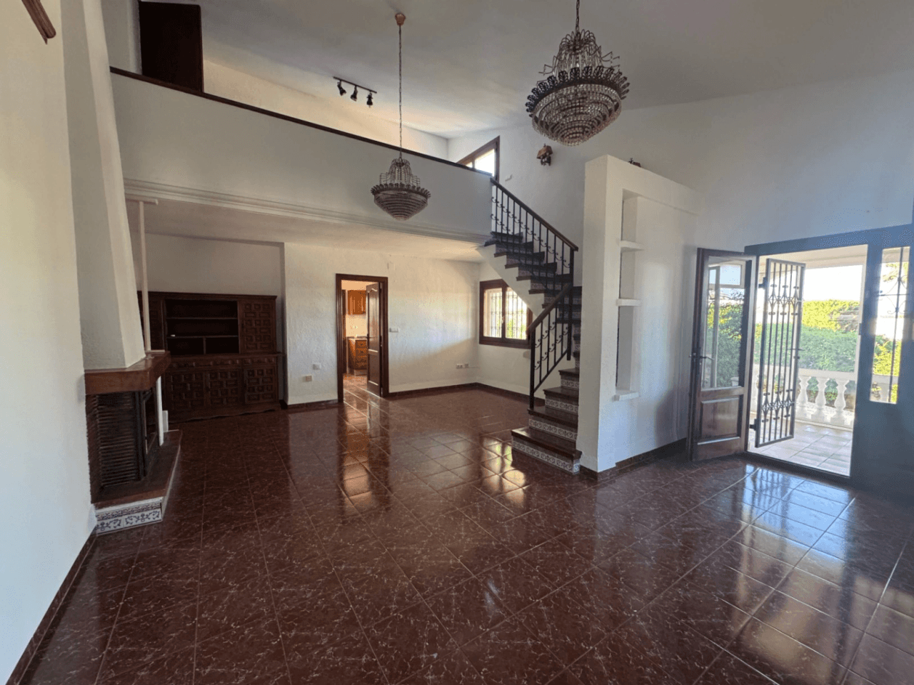 Chalet en venta en Denia, El Montgó: 3 dormitorios + altillo y piscina.