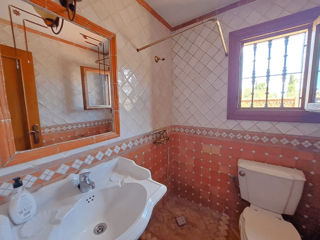 Villa familiar con piscina en venta en Orba