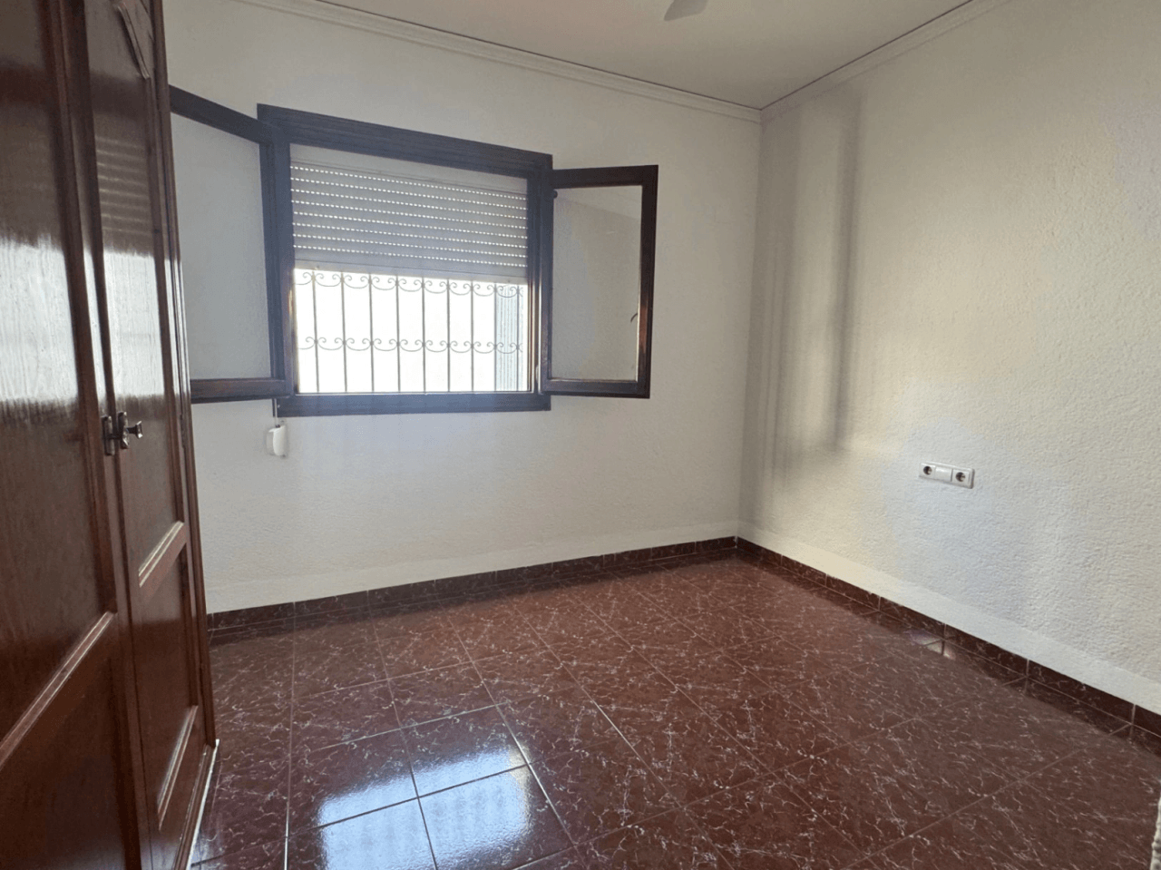 Chalet en venta en Denia, El Montgó: 3 dormitorios + altillo y piscina.