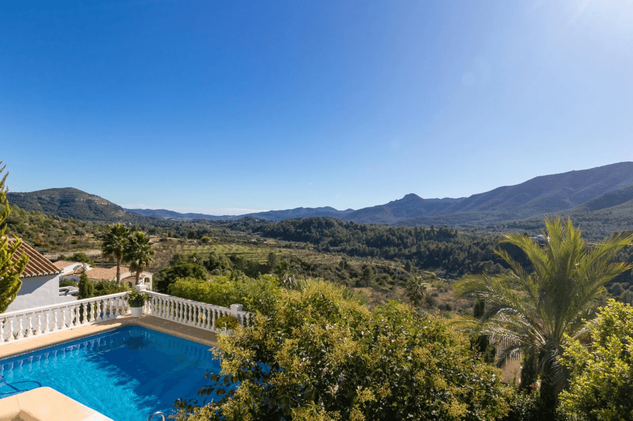 Villa con piscina y vistas a la montaña - Benigembla