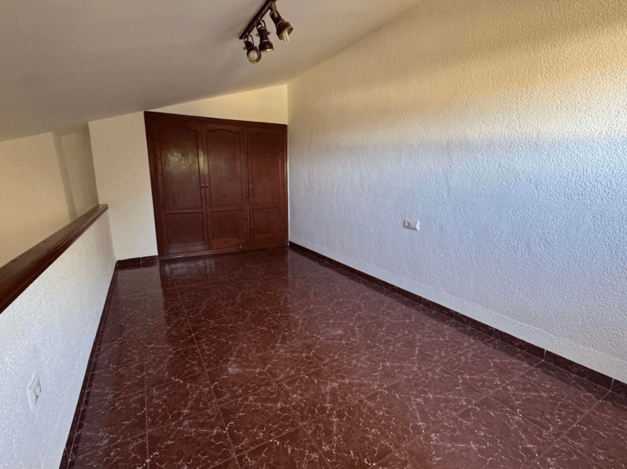 Chalet en venta en Denia, El Montgó: 3 dormitorios + altillo y piscina.