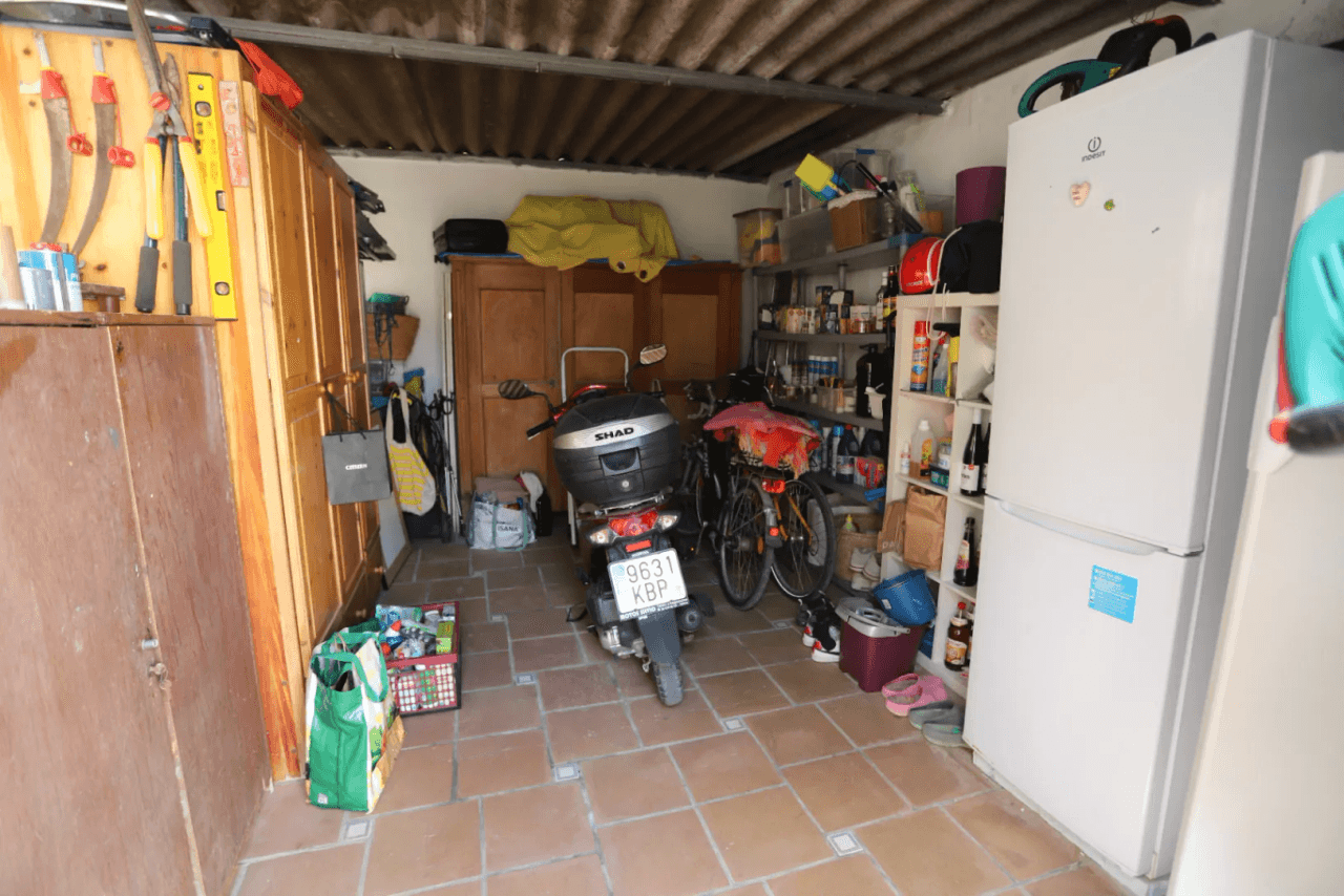 Villa unifamiliar bien cuidada en Els Poblets – Ubicación privilegiada frente a un bonito parque