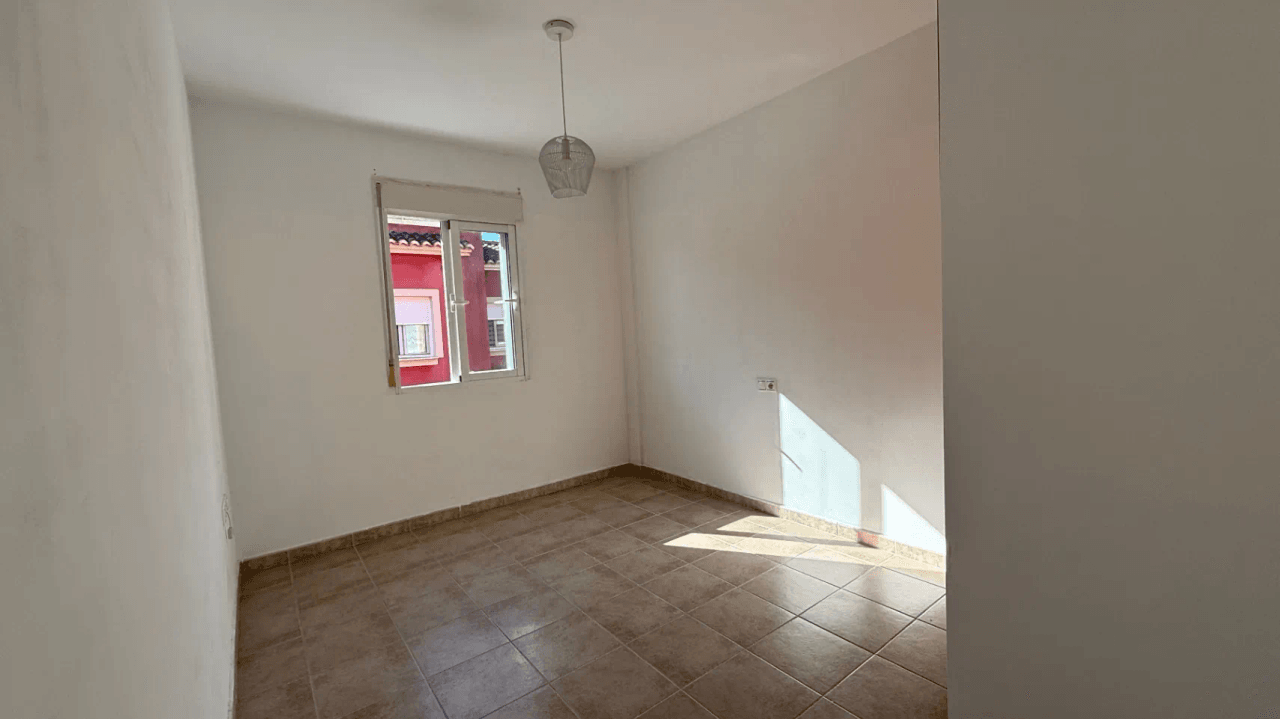 Bungalow entre Gandía y Oliva en venta con 3 habitaciones y jardín en estilo Mediterráneo