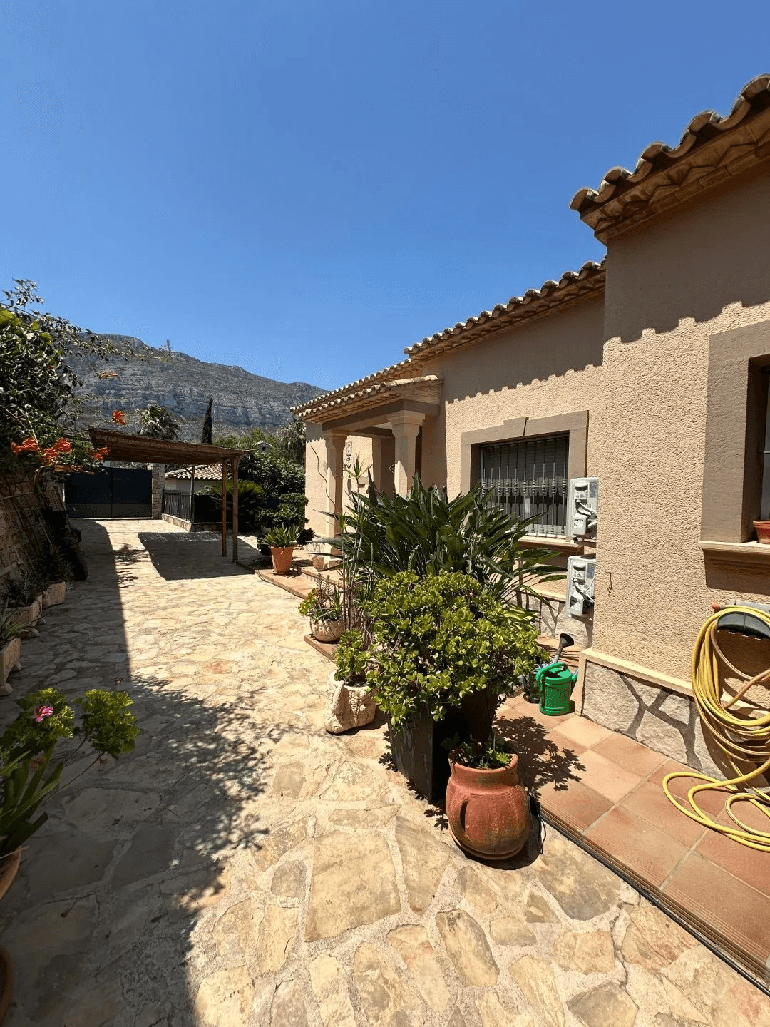 Chalet en Venta en Dénia con Vistas al Mar y la Montaña
