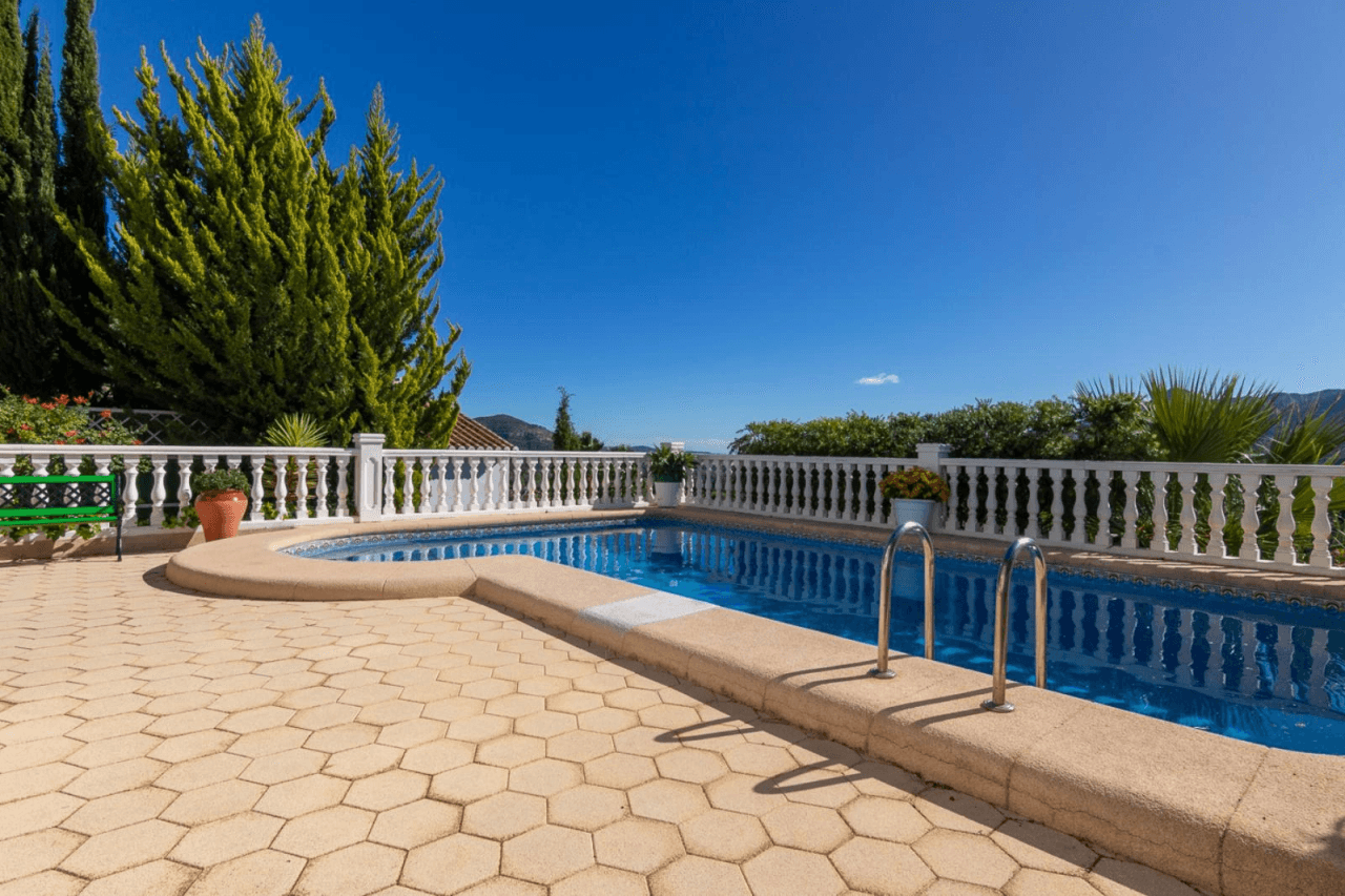 Villa con piscina y vistas a la montaña - Benigembla