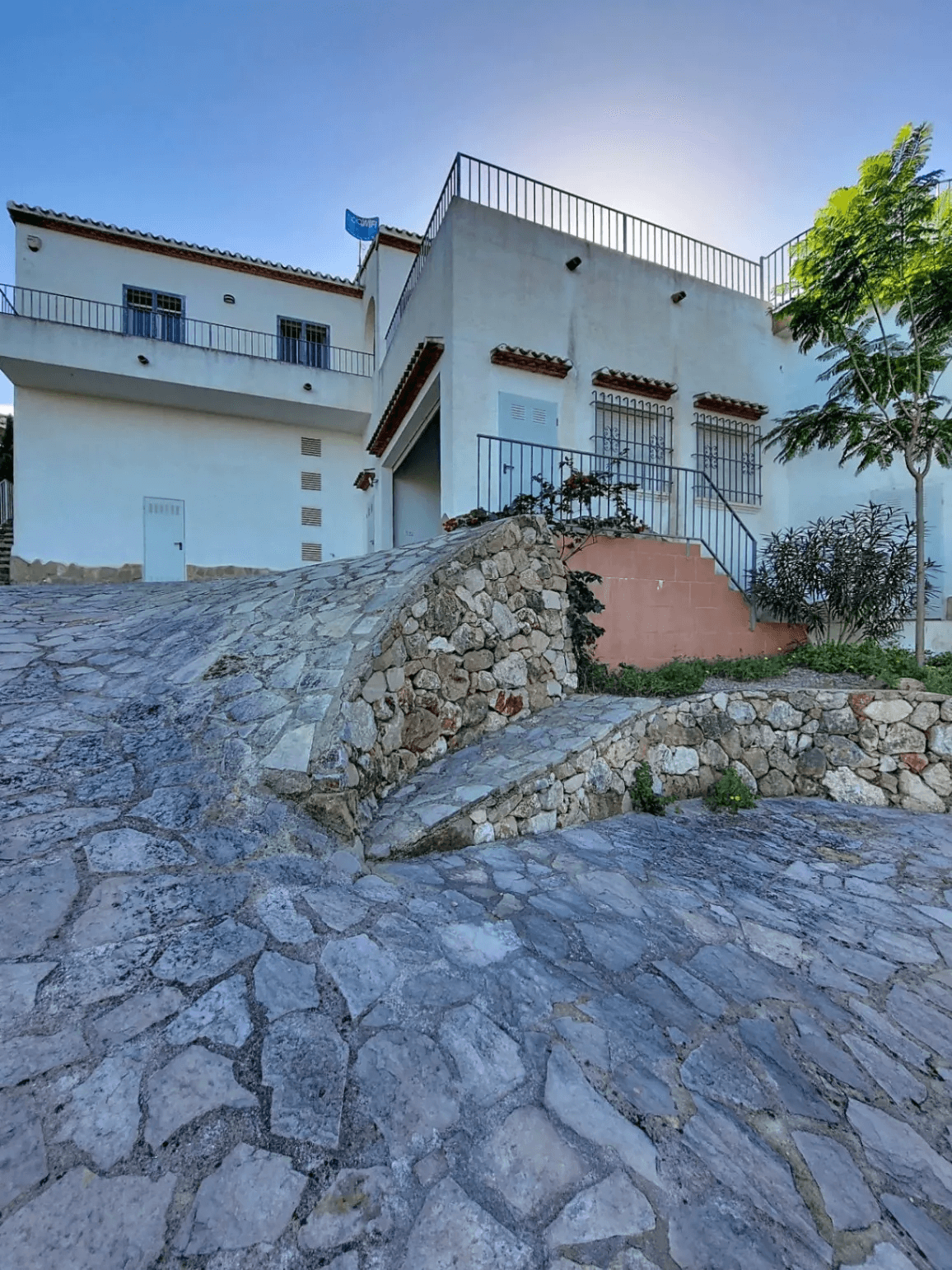 Villa con piscina y vistas abiertas en Monte Pego