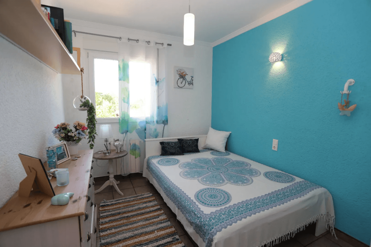 Villa unifamiliar bien cuidada en Els Poblets – Ubicación privilegiada frente a un bonito parque