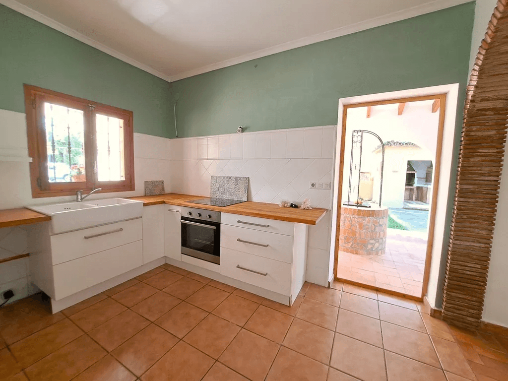 Villa familiar con piscina en venta en Orba