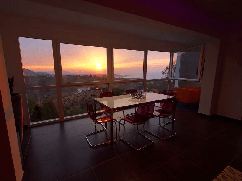 Villa en Las Rotas – vistas panormicas, de las pocas que ya quedan en Denia!