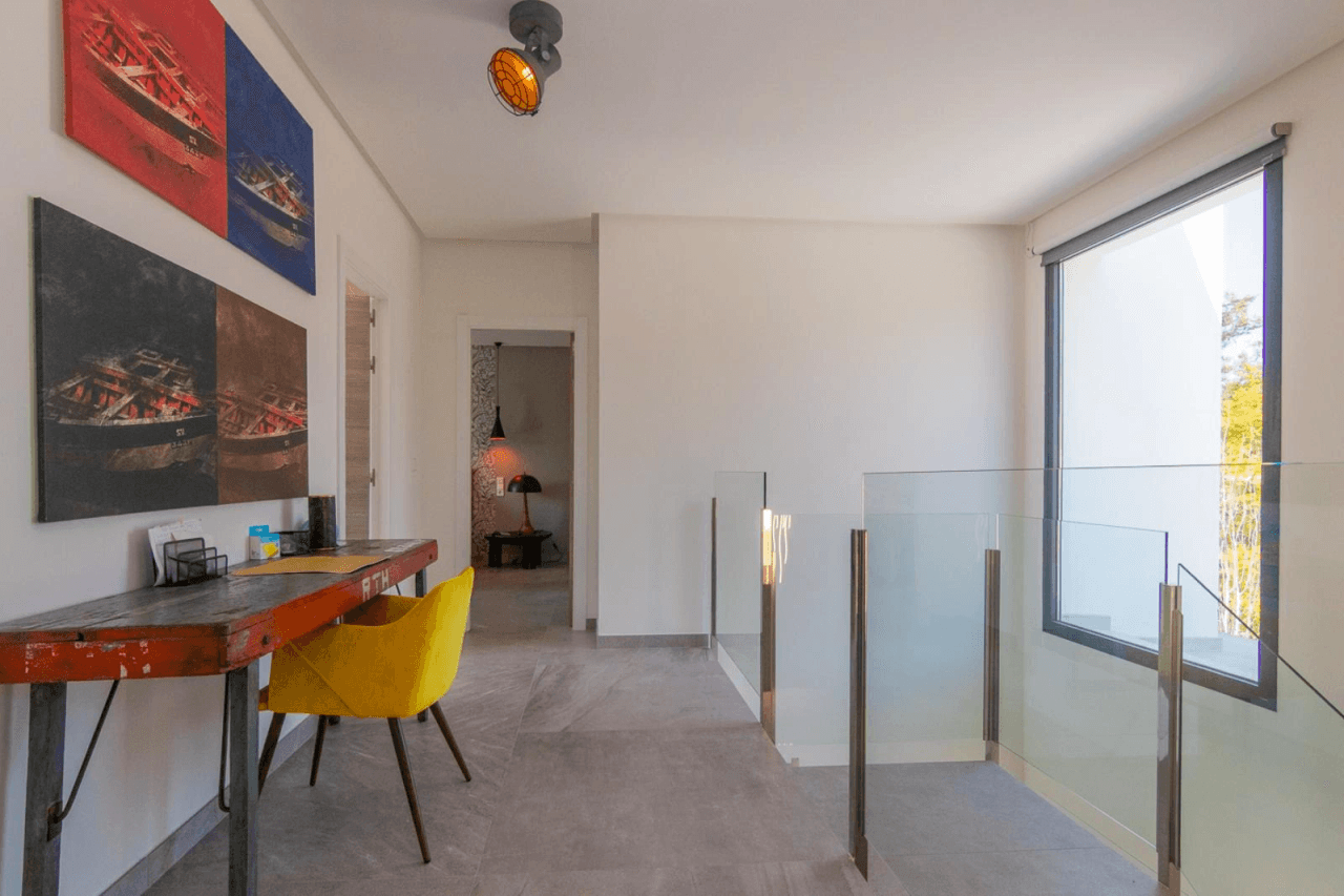 Villa moderna con vistas al mar y montaña en Denia