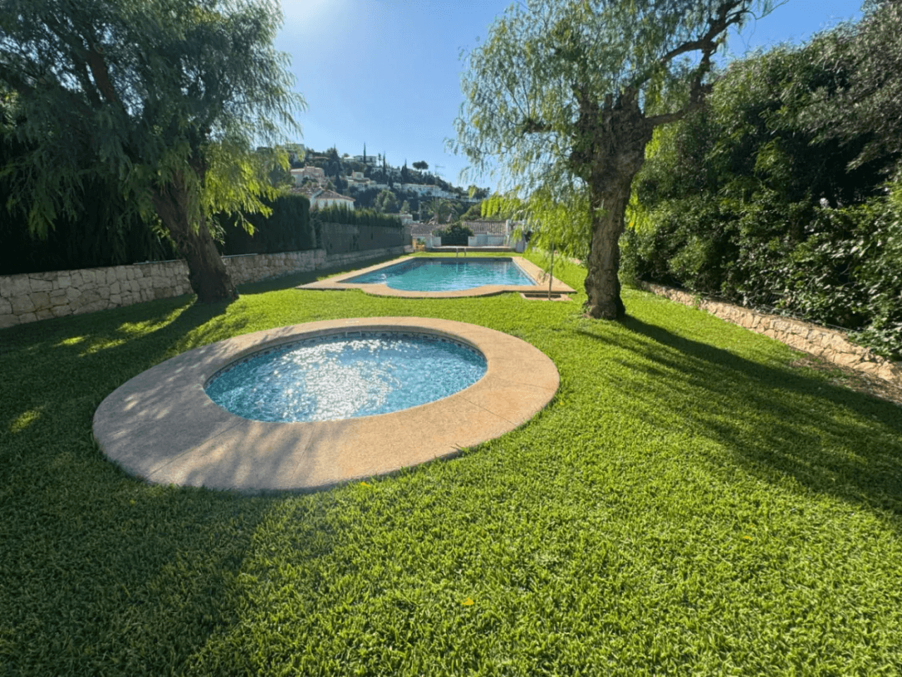Chalet en venta en Denia, El Montgó: 3 dormitorios + altillo y piscina.