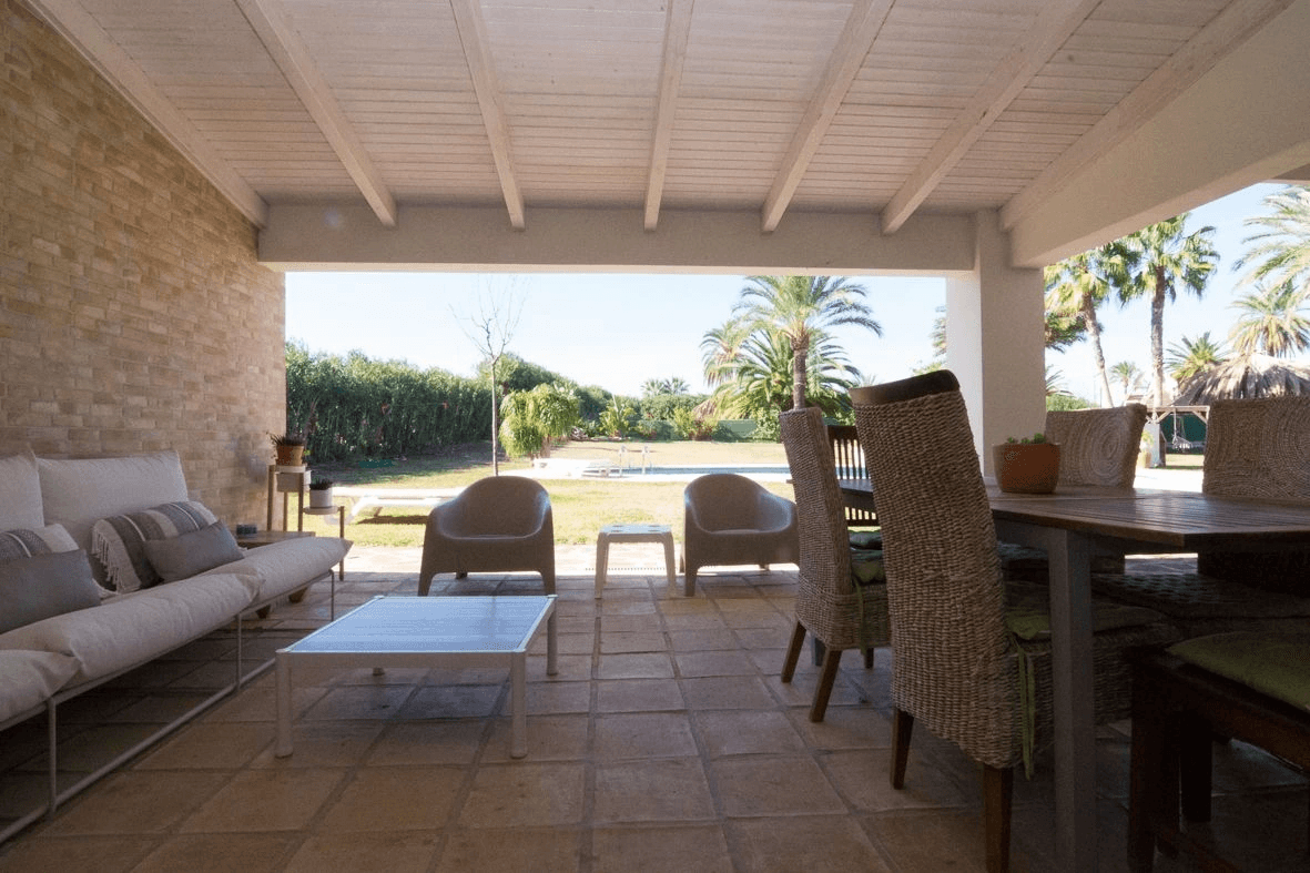 Villa mediterránea con gran parcela.