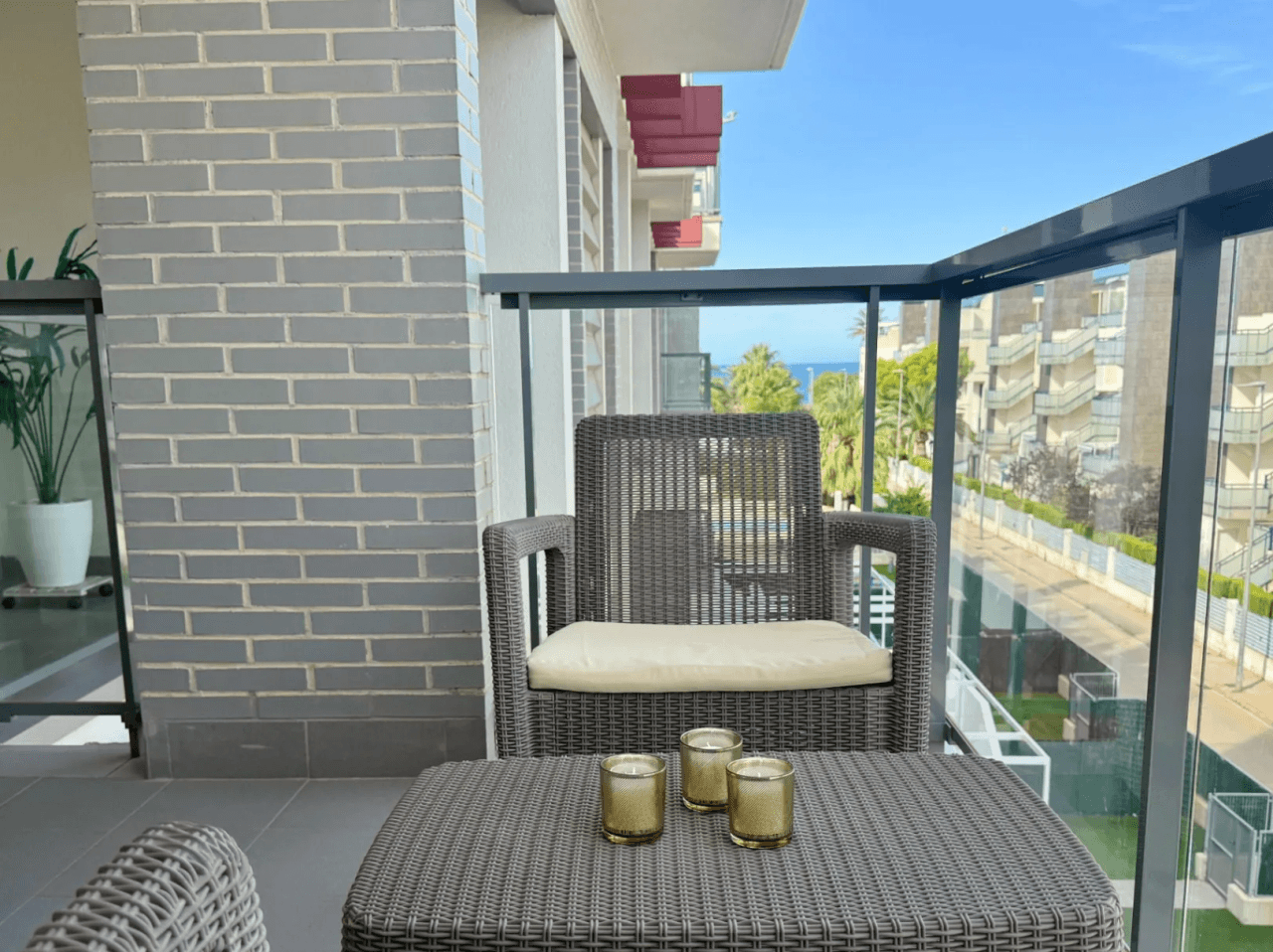 Espectacular apartamento en Denia con vistas abiertas, situado a 120m de la playa y 850m de la ciudad