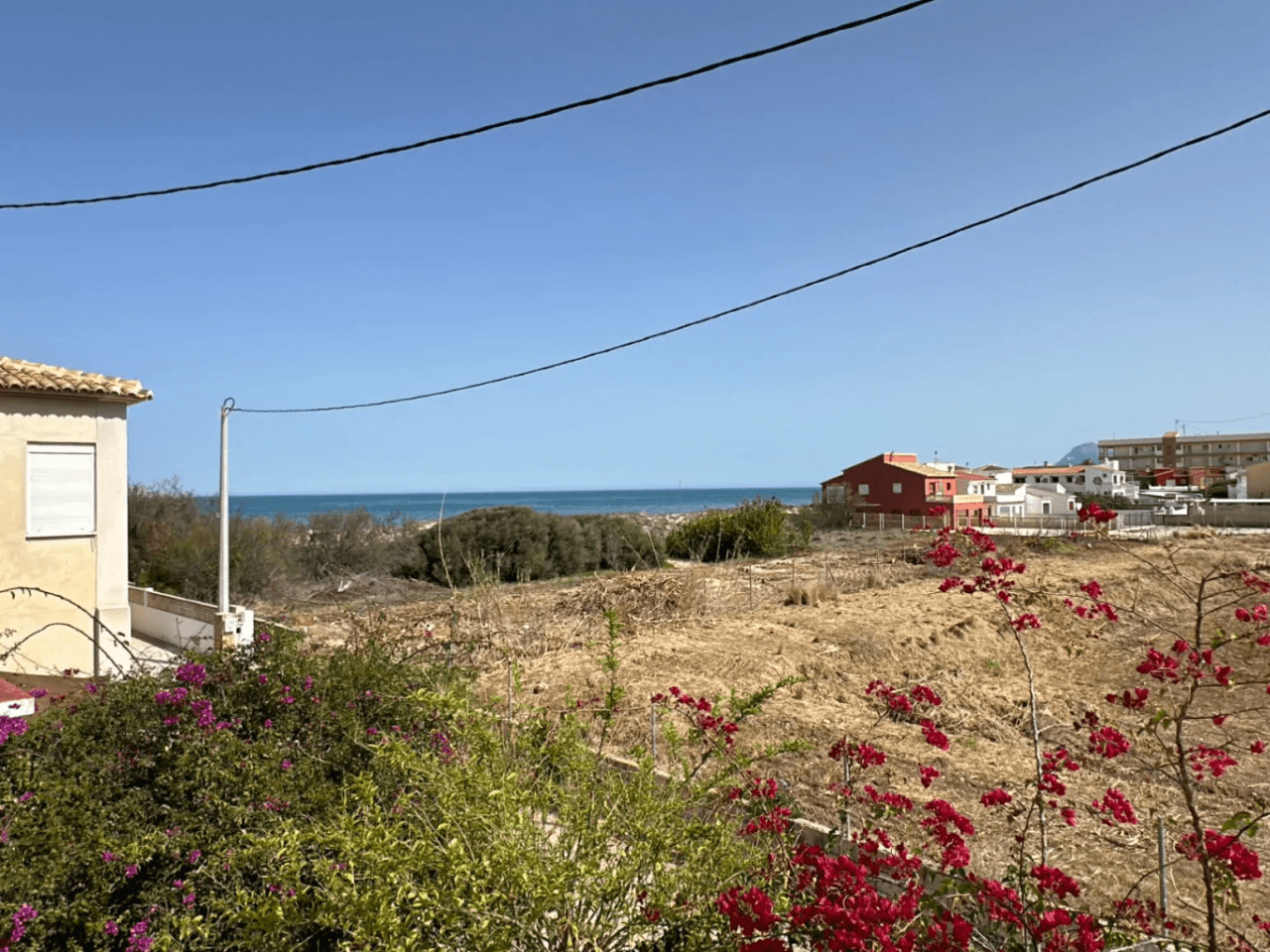Adosado XXL con vistas al mar y cocina de verano, chemenea a 50m de la playa de arena fina Deveses (Denia)