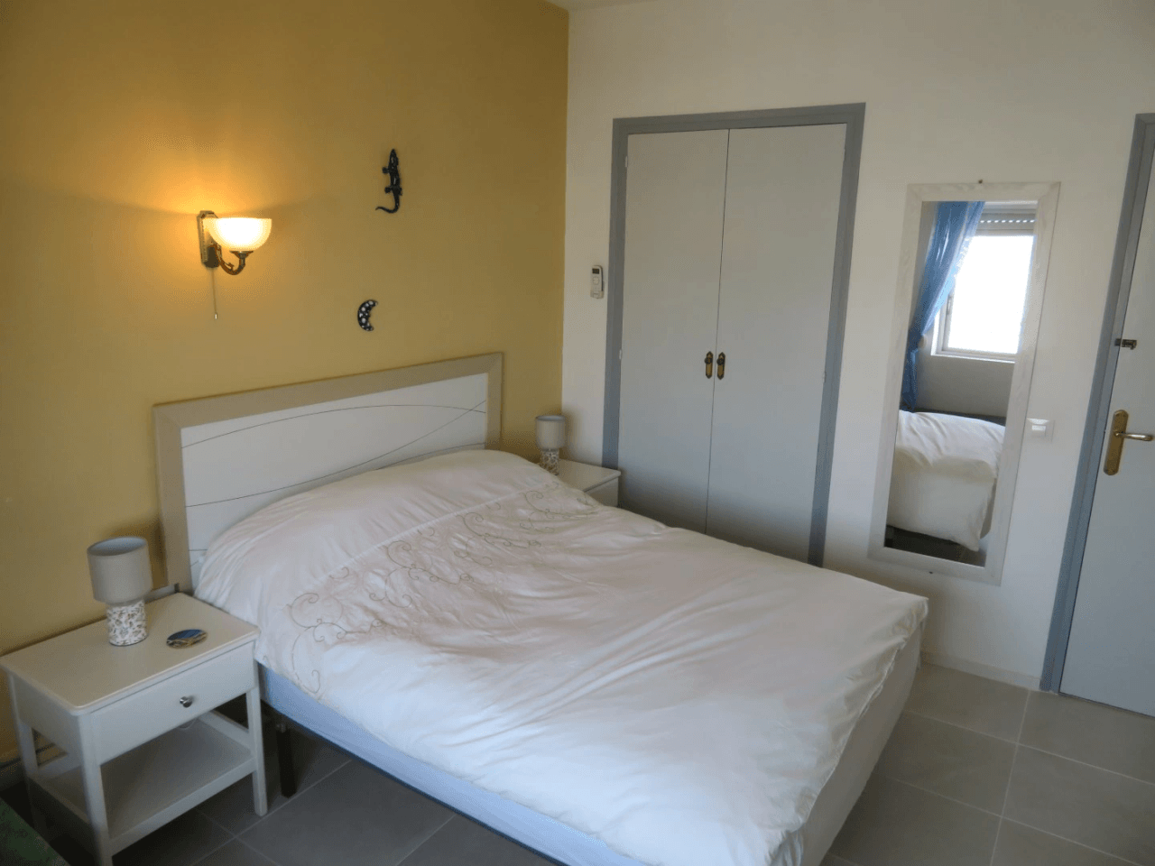 Apartamento en venta en Denia, Primera Línea Playa con vistas al mar, 2 dormitorios.