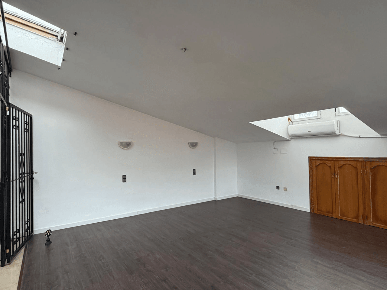 VENTA ADOSADO 3 DORMITORIOS EN PRIMERA LINEA