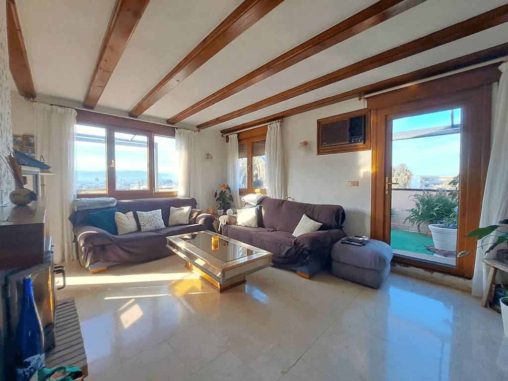 Ático con gran terraza y piscina para comprar en Dénia playa