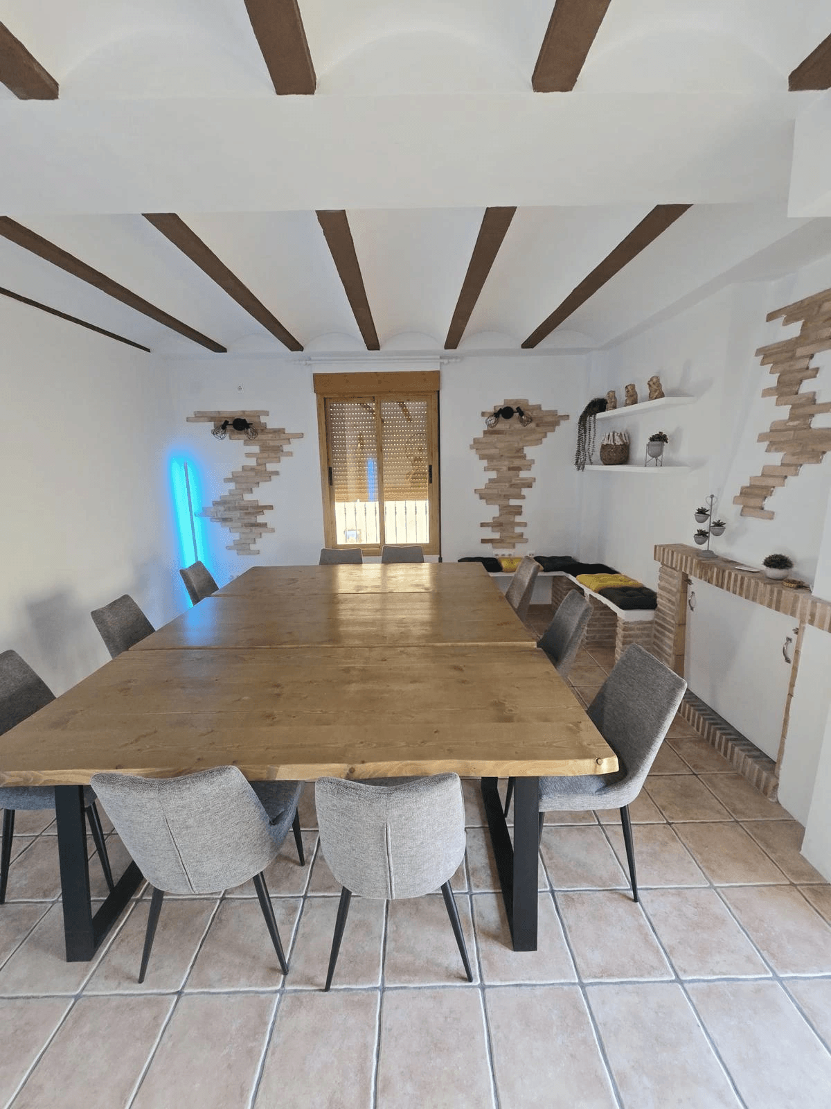 Chalet en venta con 9 dormitorios en La Carroja, Alicante