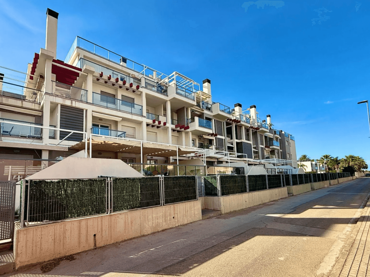 Espectacular apartamento en Denia con vistas abiertas, situado a 120m de la playa y 850m de la ciudad