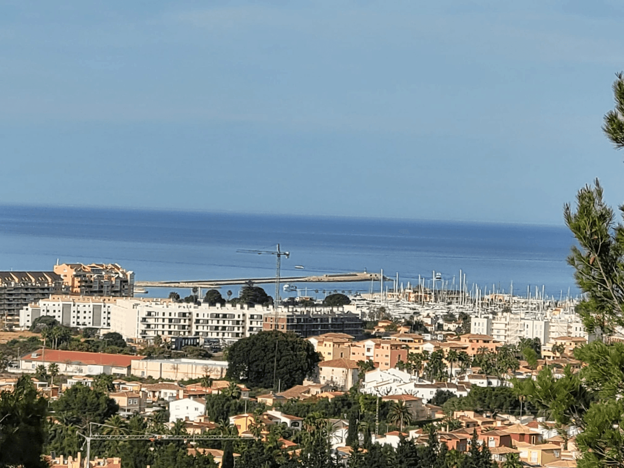 Se vende Chalet con parcela en Denia