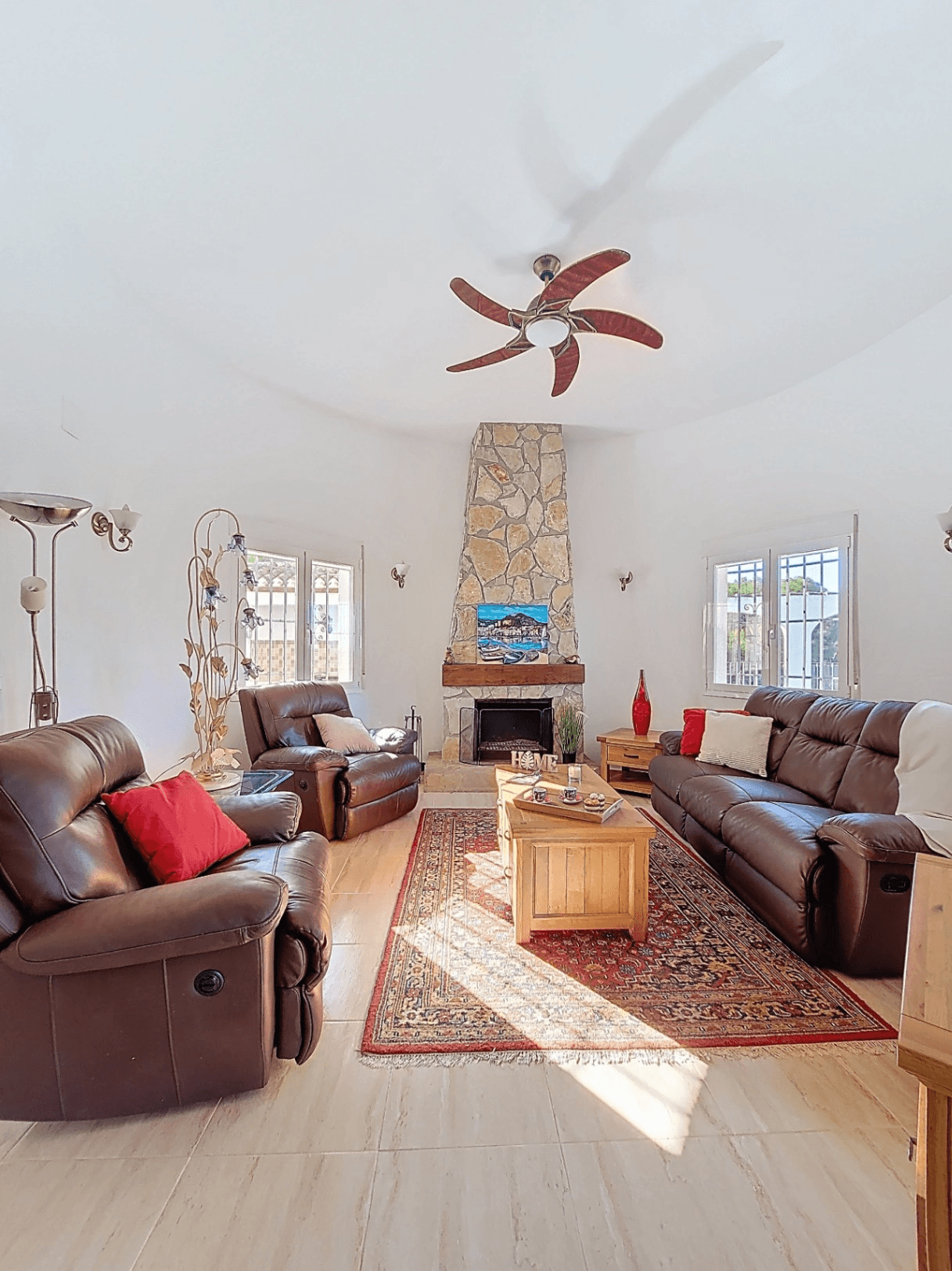 Villa con piscina y vistas abiertas en Monte Pego