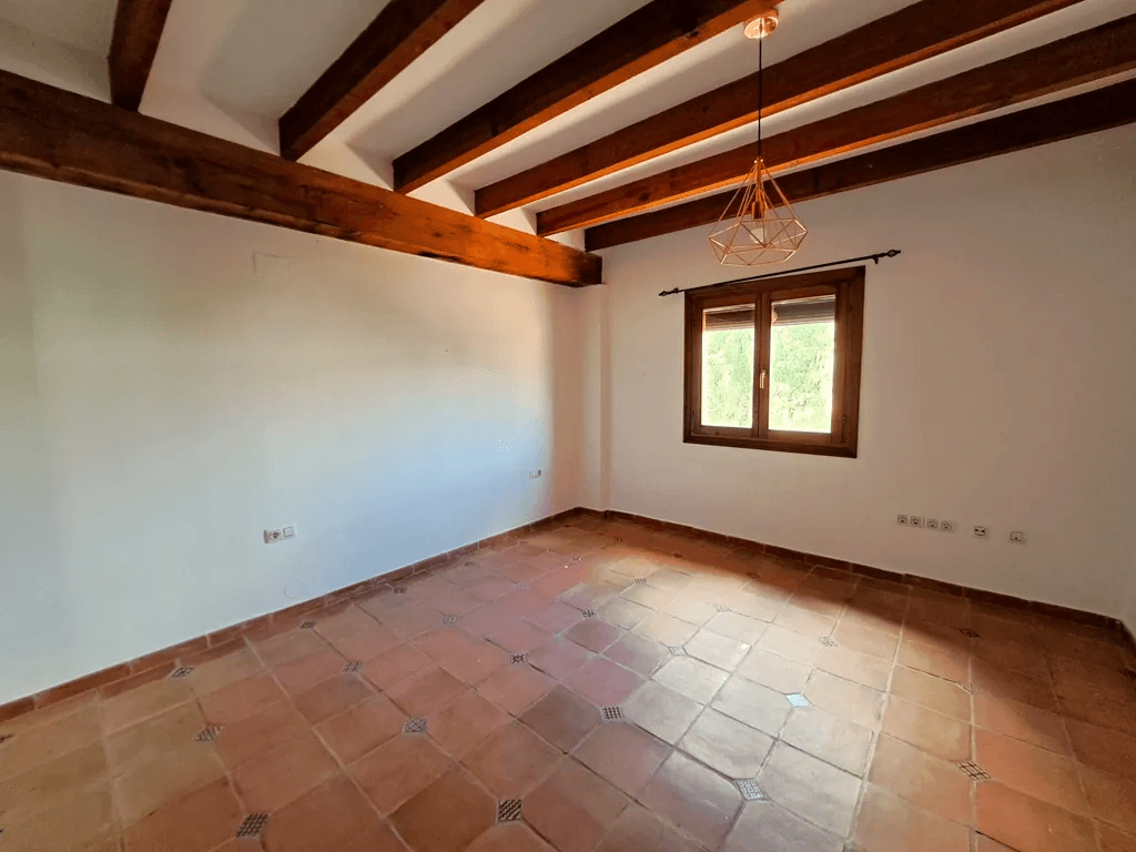 Villa familiar con piscina en venta en Orba