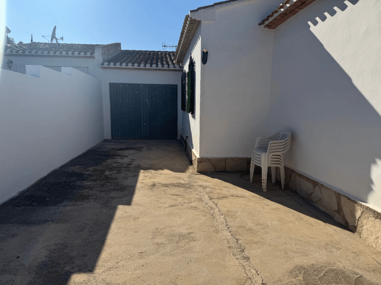 Chalet en venta en Denia, El Montgó: 3 dormitorios + altillo y piscina.