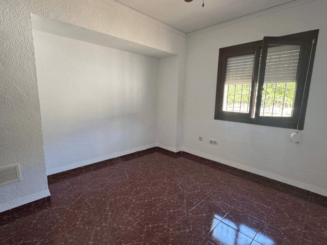 Chalet en venta en Denia, El Montgó: 3 dormitorios + altillo y piscina.