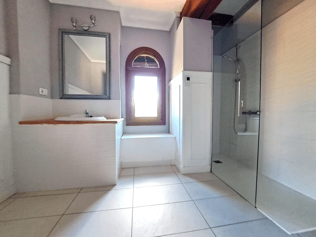 Villa familiar con piscina en venta en Orba