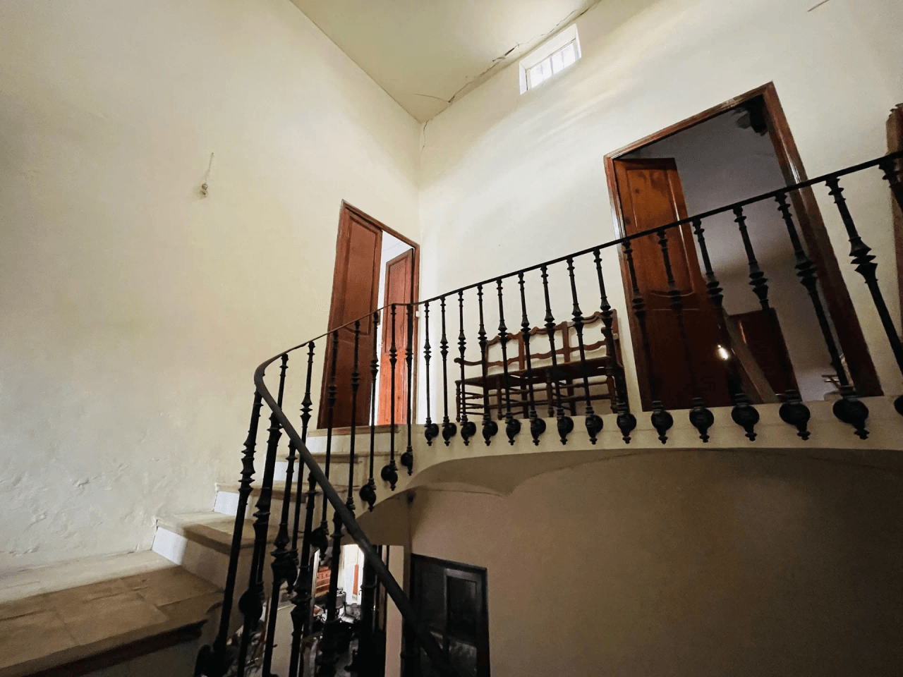 Vergel. Casa de pueblo grande con muchas posibilidades en venta