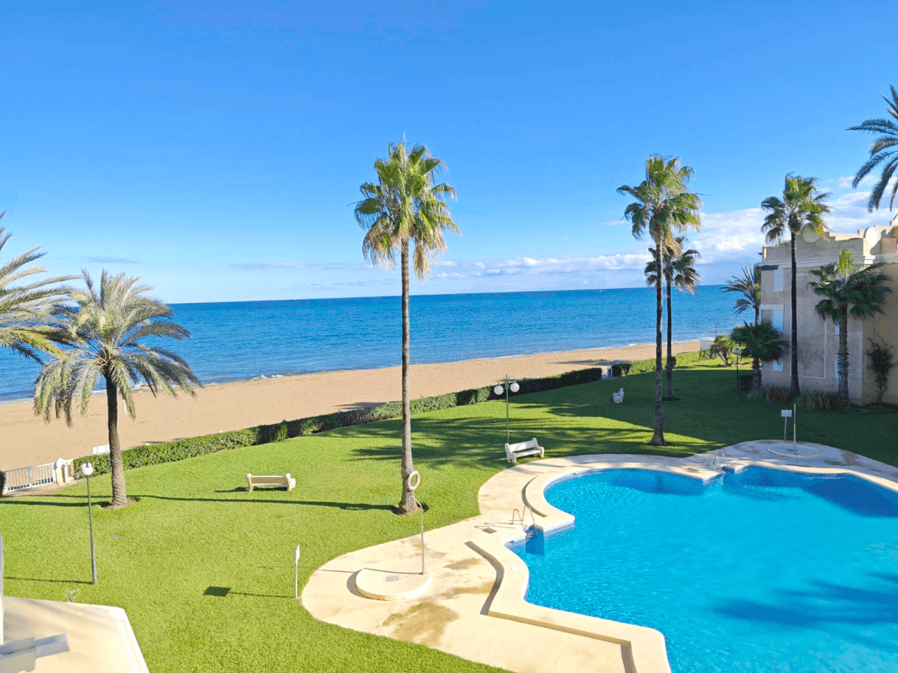 Apartamento 2 dormitorios con vistas al mar en venta en Dénia