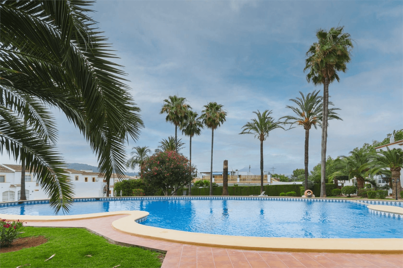 Bungalow con piscina comunitaria en Pedreguer