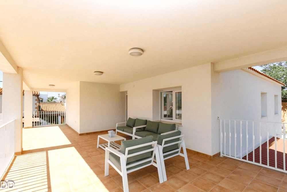 VILLA FUMATELL