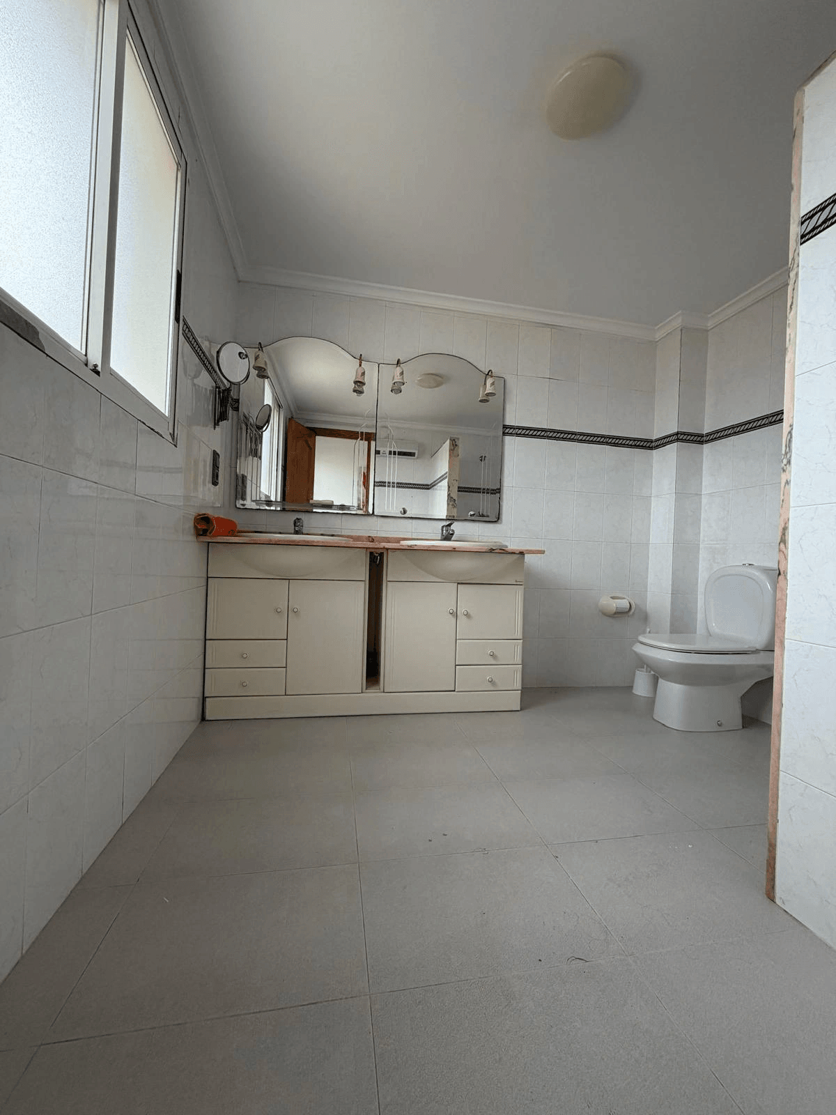 VENTA ADOSADO 3 DORMITORIOS EN PRIMERA LINEA