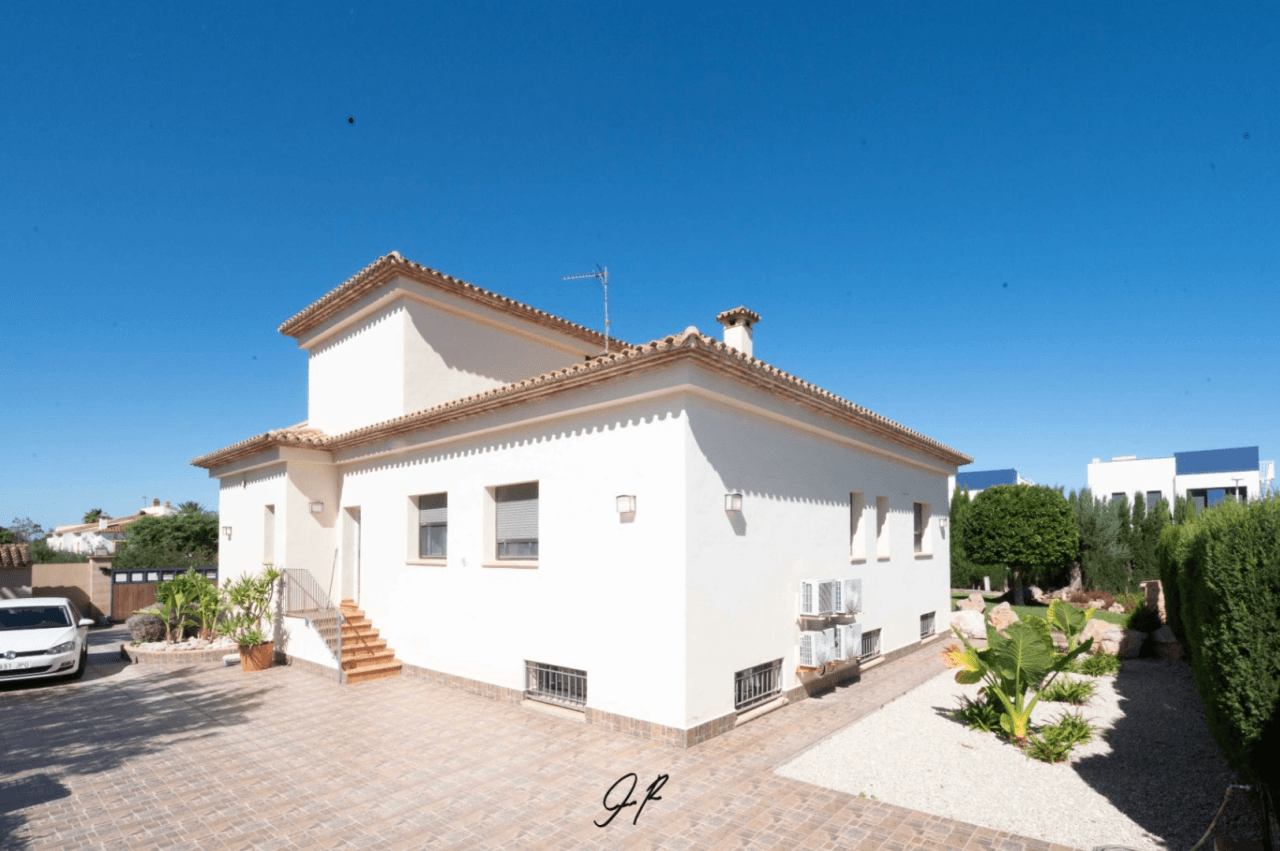 Chalet de lujo en excelente zona Residencial- Denia