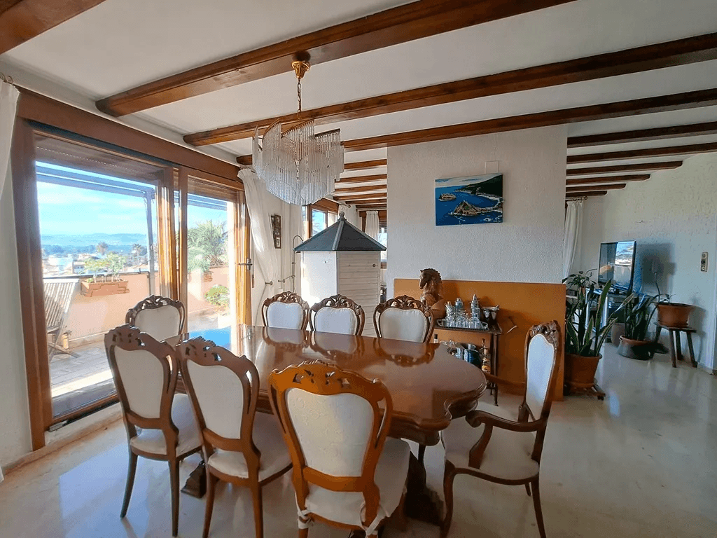 Ático con gran terraza y piscina para comprar en Dénia playa