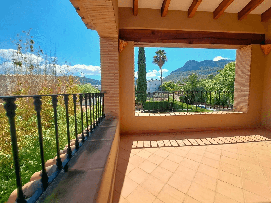 Villa familiar con piscina en venta en Orba