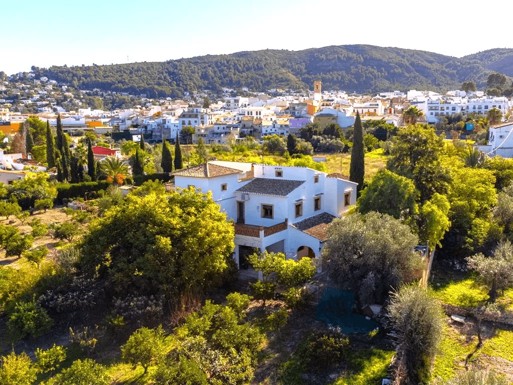 Villa familiar con piscina en venta en Orba