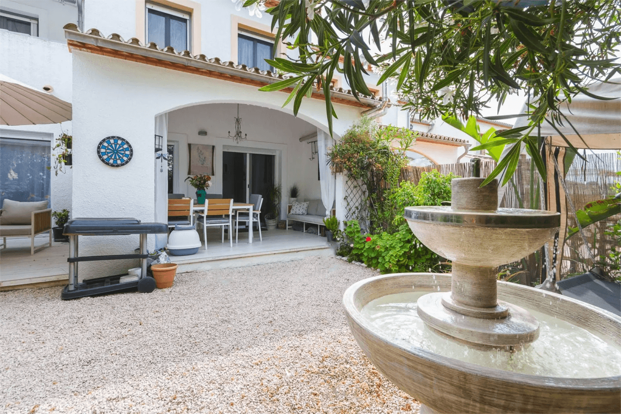 Bungalow con piscina comunitaria en Pedreguer
