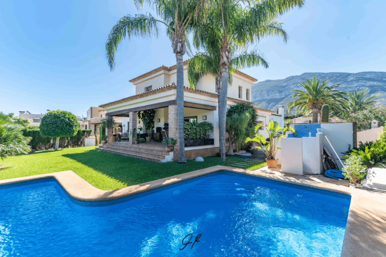 Chalet de lujo en excelente zona Residencial- Denia