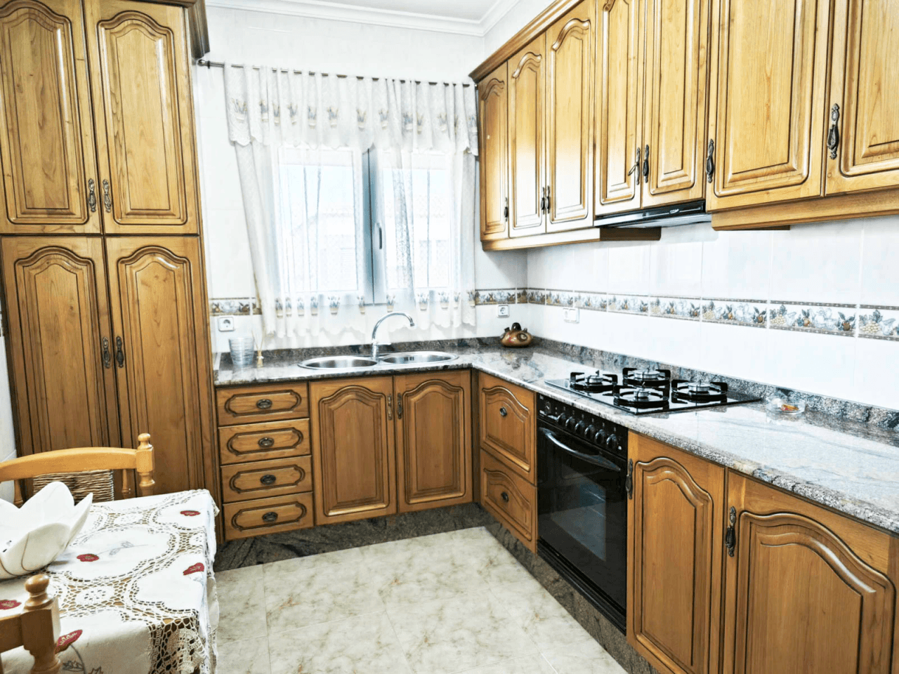 Villa de 270 m2 con piscina en venta en Pedreguer, zona residencial a un paso del centro